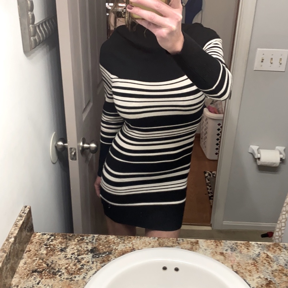 GUESS versatile wear sweaterdress Med. wh/blk